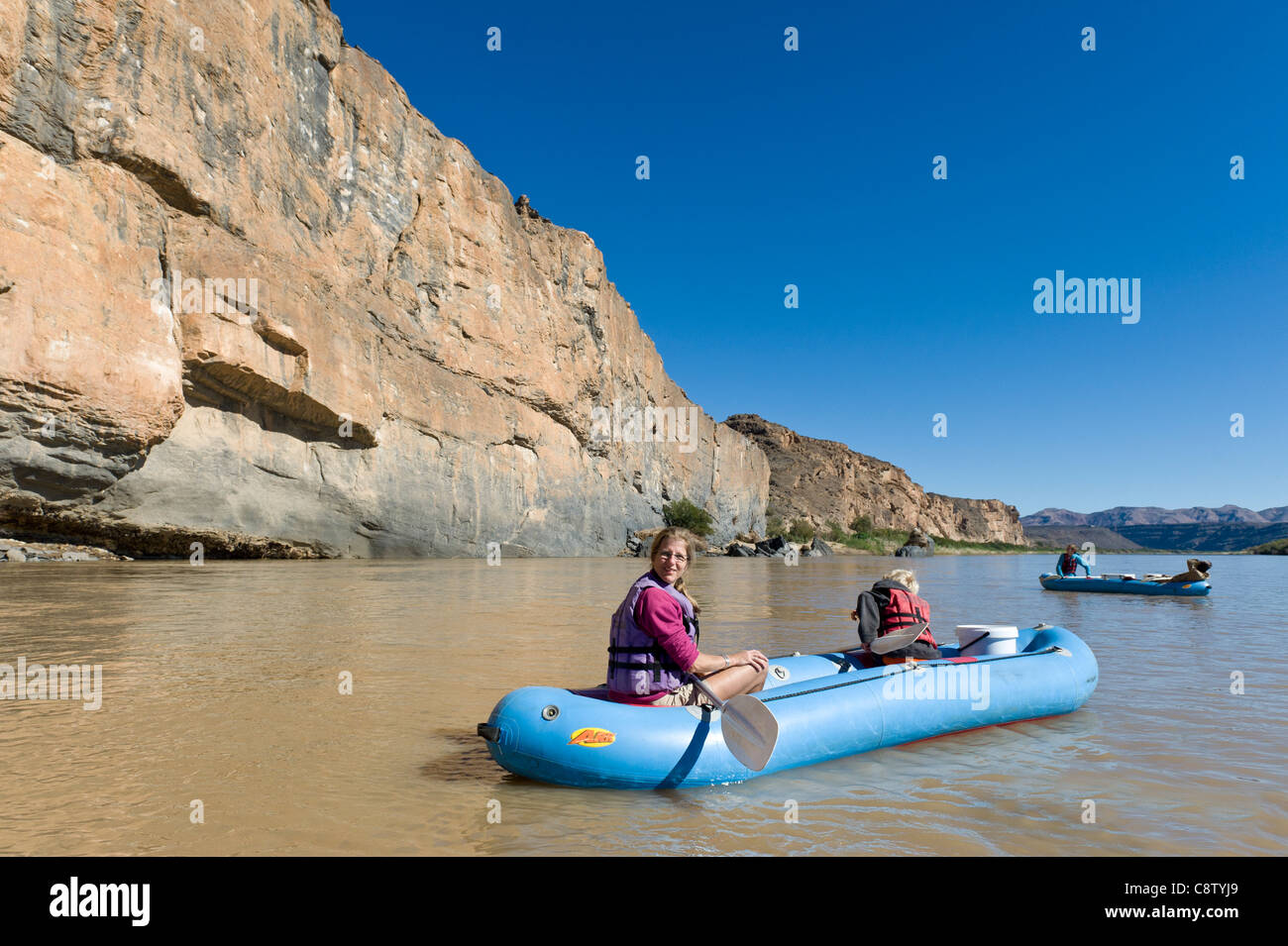 Mother and child enjoy paddling down the Oranje River at Noordoewer Namibia Stock Photo
