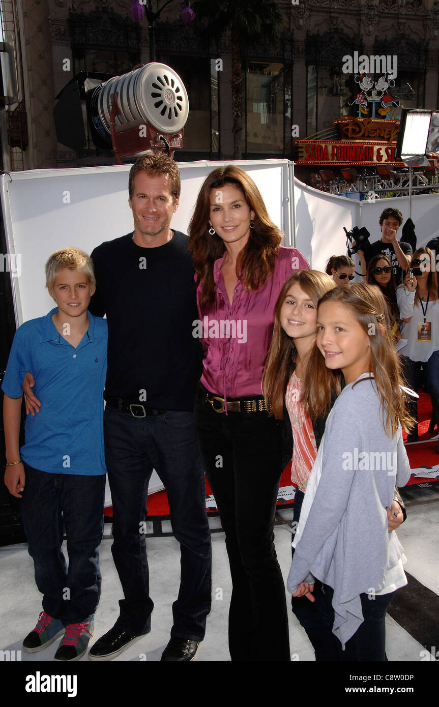 Presley Gerber, Rande Gerber, Cindy Crawford, Kaya Gerber at arrivals(00)