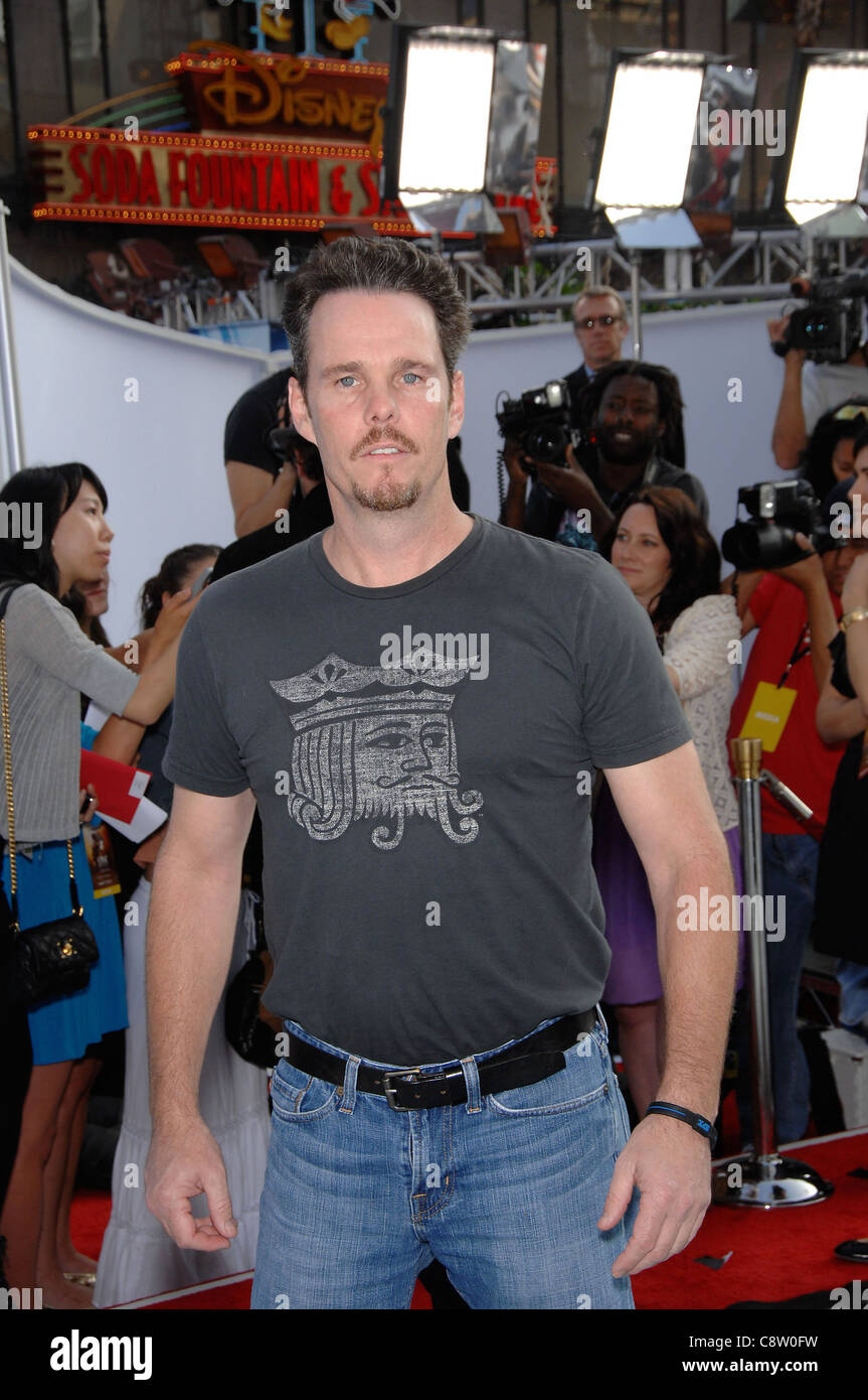Kevin Dillon at arrivals for World Premiere of Cirque du Soleil&rsquo;s IRIS