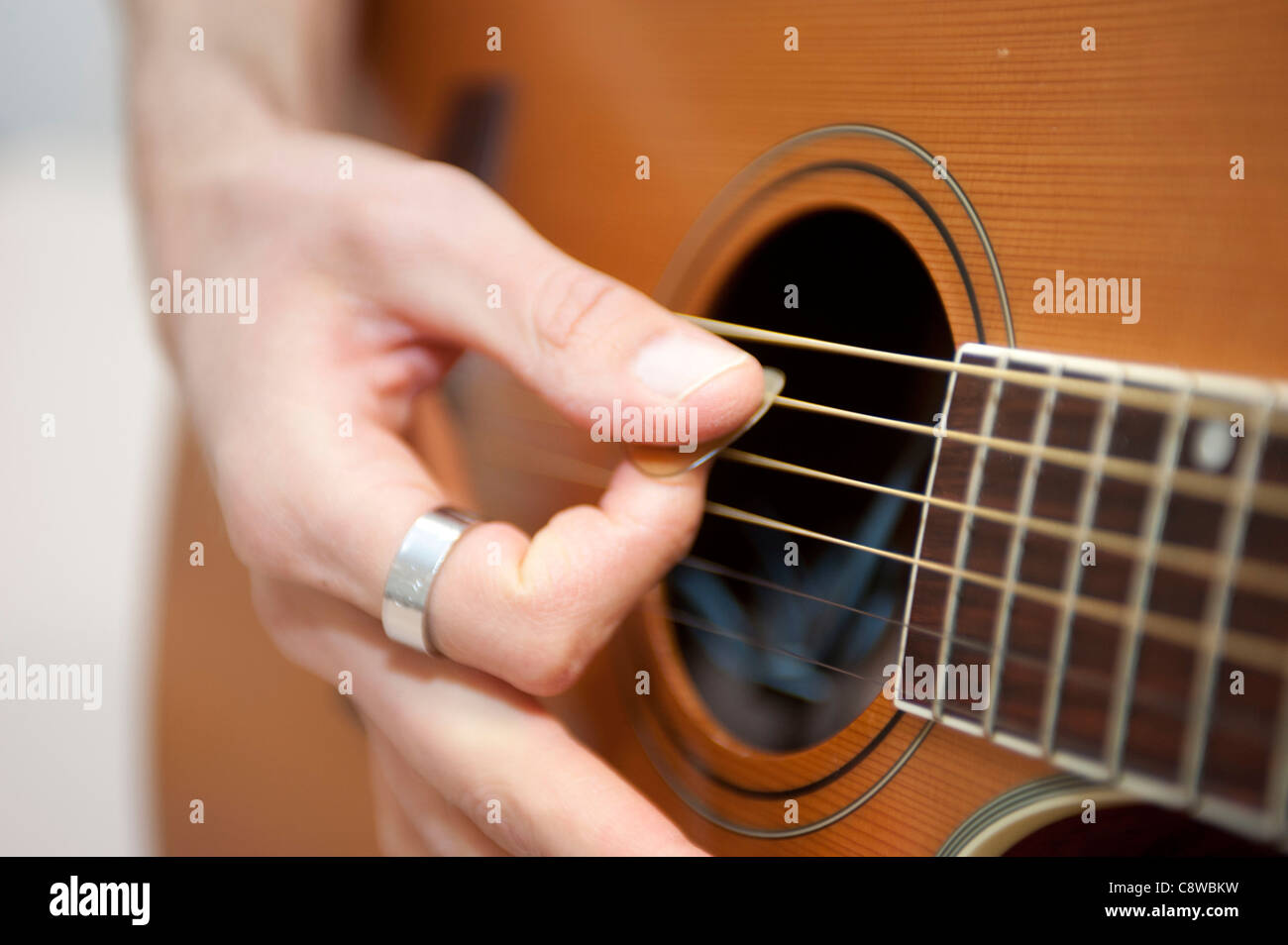 Bending strings hires stock photography and images Alamy