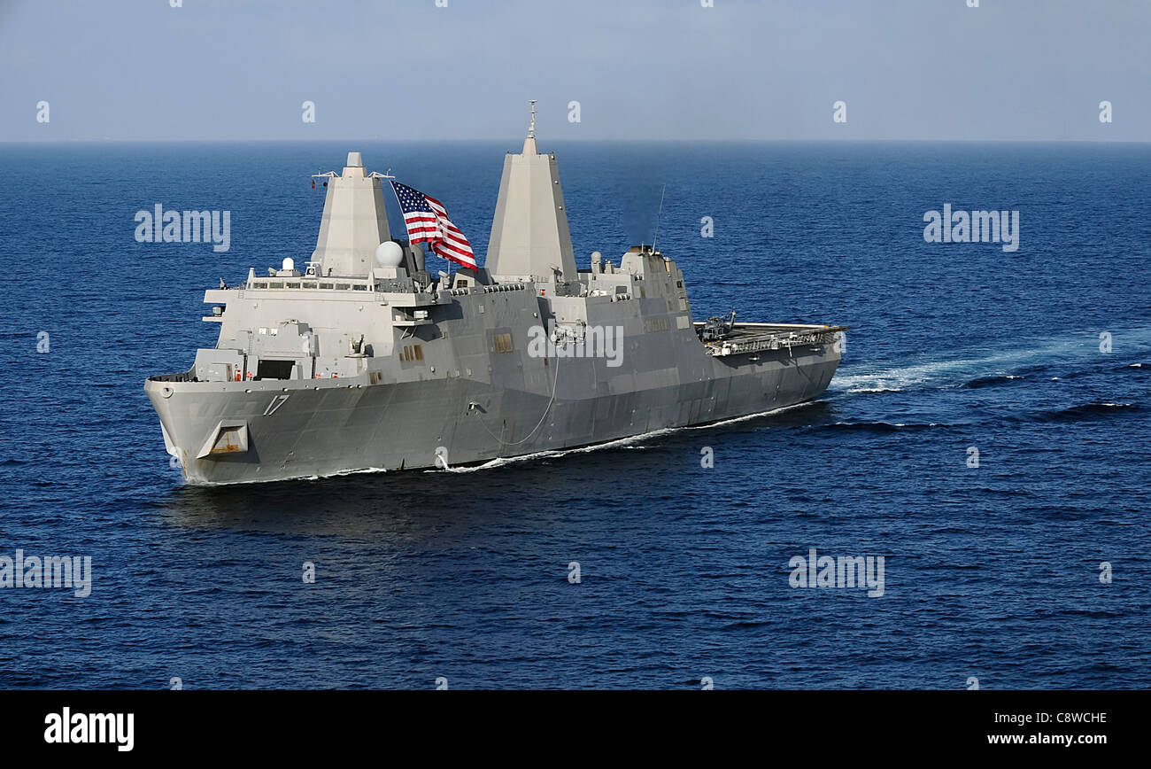 The amphibious transport dock ship USS San Antonio (LPD 17) transits the Gulf of Aden. Stock Photo