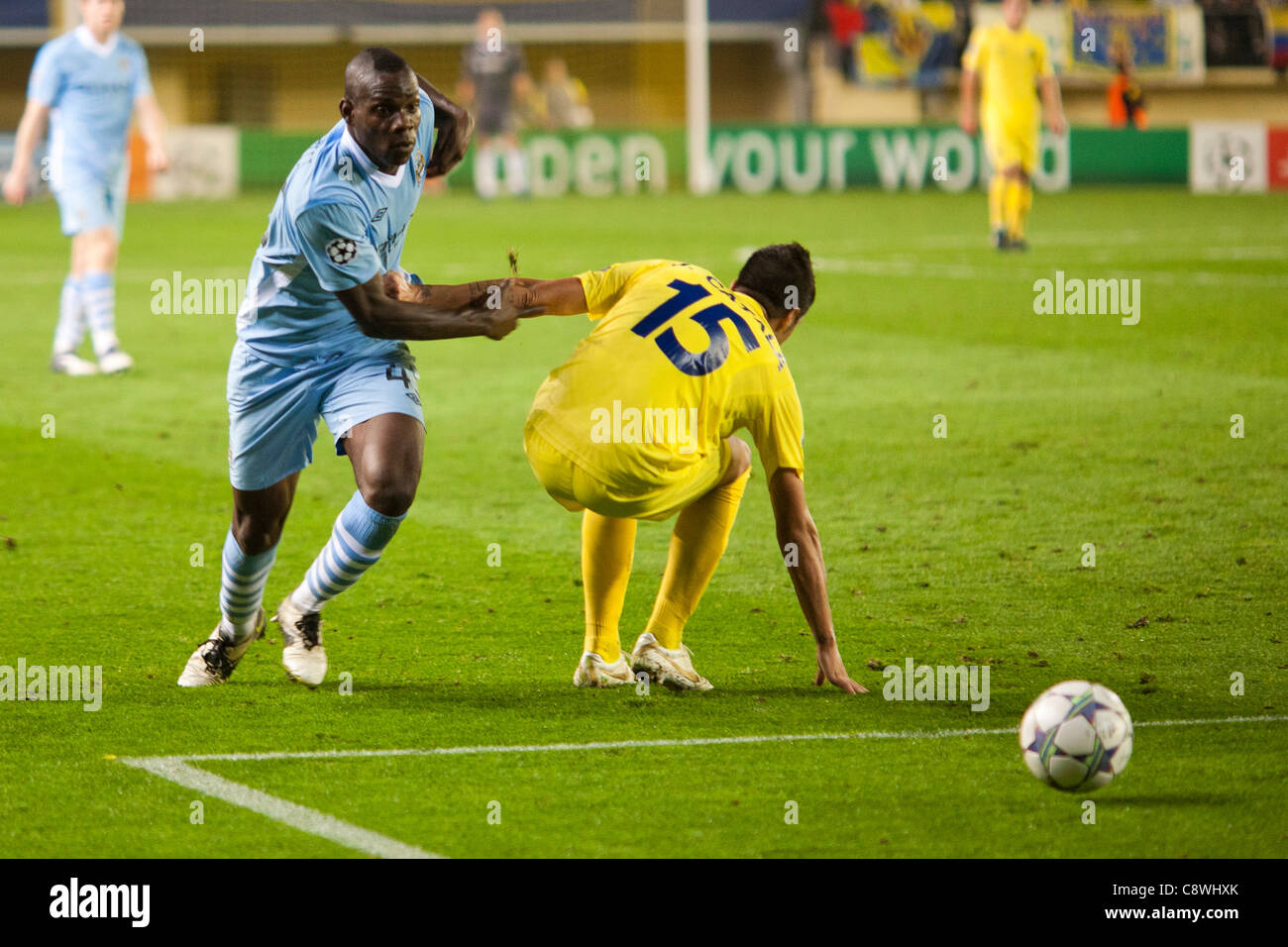 Mario Balotelli enter the penalty area after defeating Villareal player Catalá Stock Photo