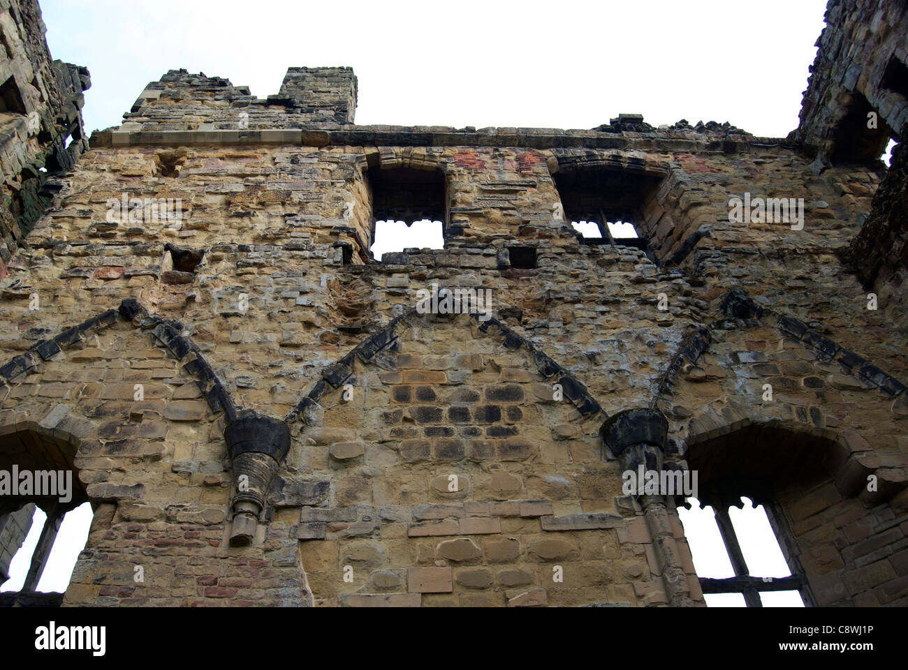 English castle stone wall hi-res stock photography and images - Alamy