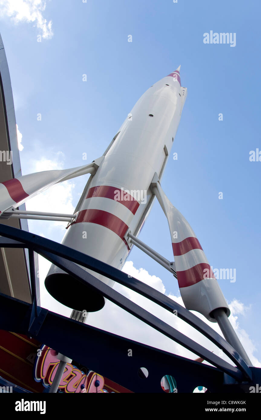 Disneyland theme park hi-res stock photography and images - Alamy