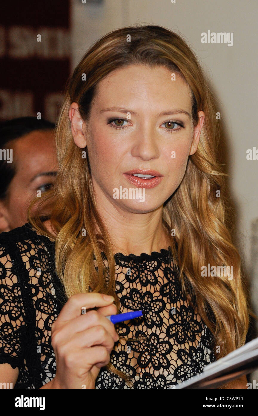 Anna torv photoshoot