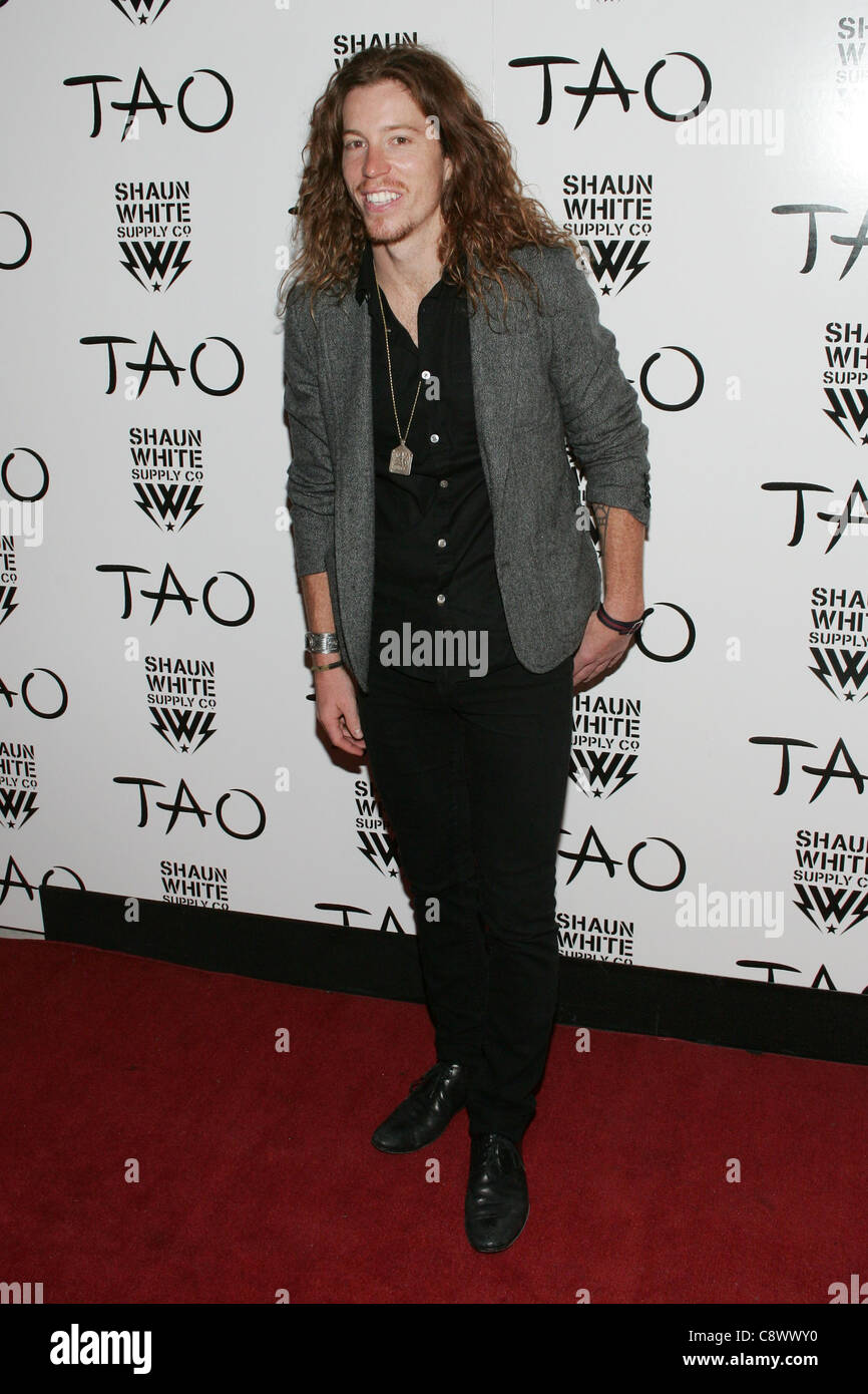 Shaun White at the official launch party for the new video game, RAGE at  ChinatownÕs Historical Central Plaza in Los Angeles, CA. 30th September  2011 Stock Photo - Alamy