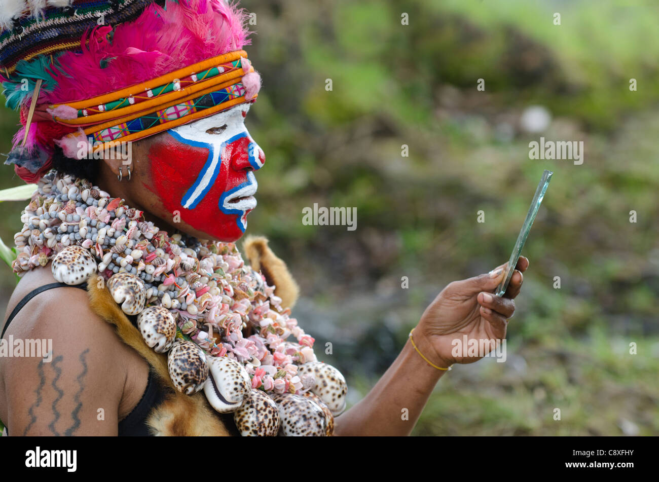 Jiawao Sing-sing group from Paiya in Western Highlands getting ready for Paiya Show Western Highlands Papua New Guinea Stock Photo
