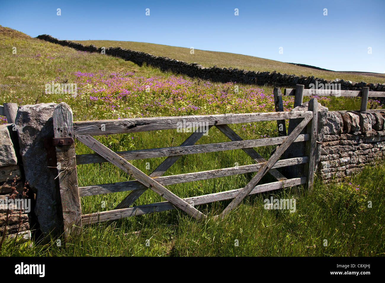 Wooden farm gate hi-res stock photography and images - Alamy