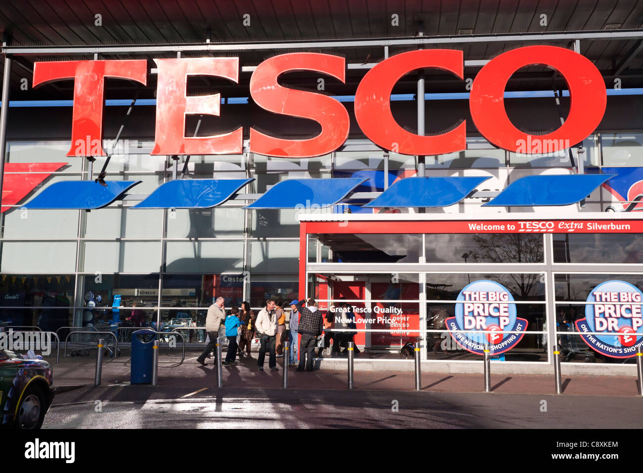 Tesco Extra superstore exterior, Glasgow, Scotland. Stock Photo