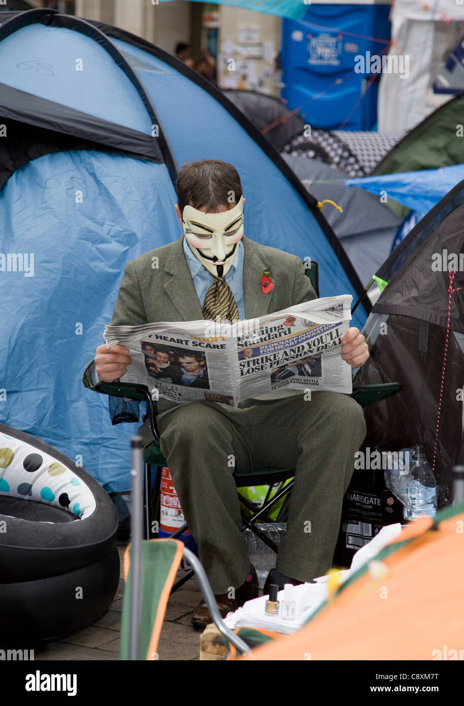 Anonymous protester hi-res stock photography and images - Alamy