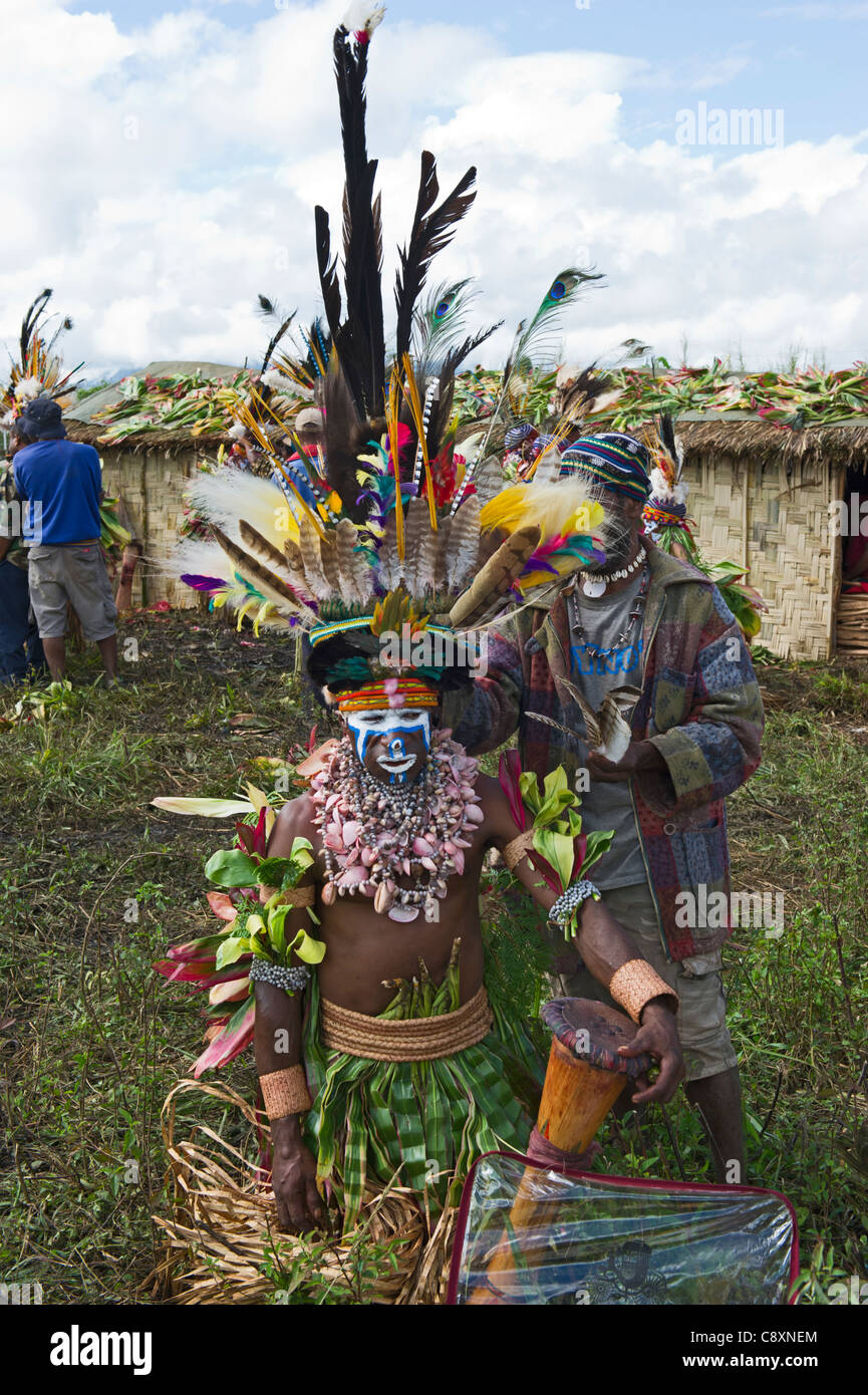 Tribal performers at Mt Hagen show in Papua New Guinea wearing bird of paradise plumes in head dresses Stock Photo
