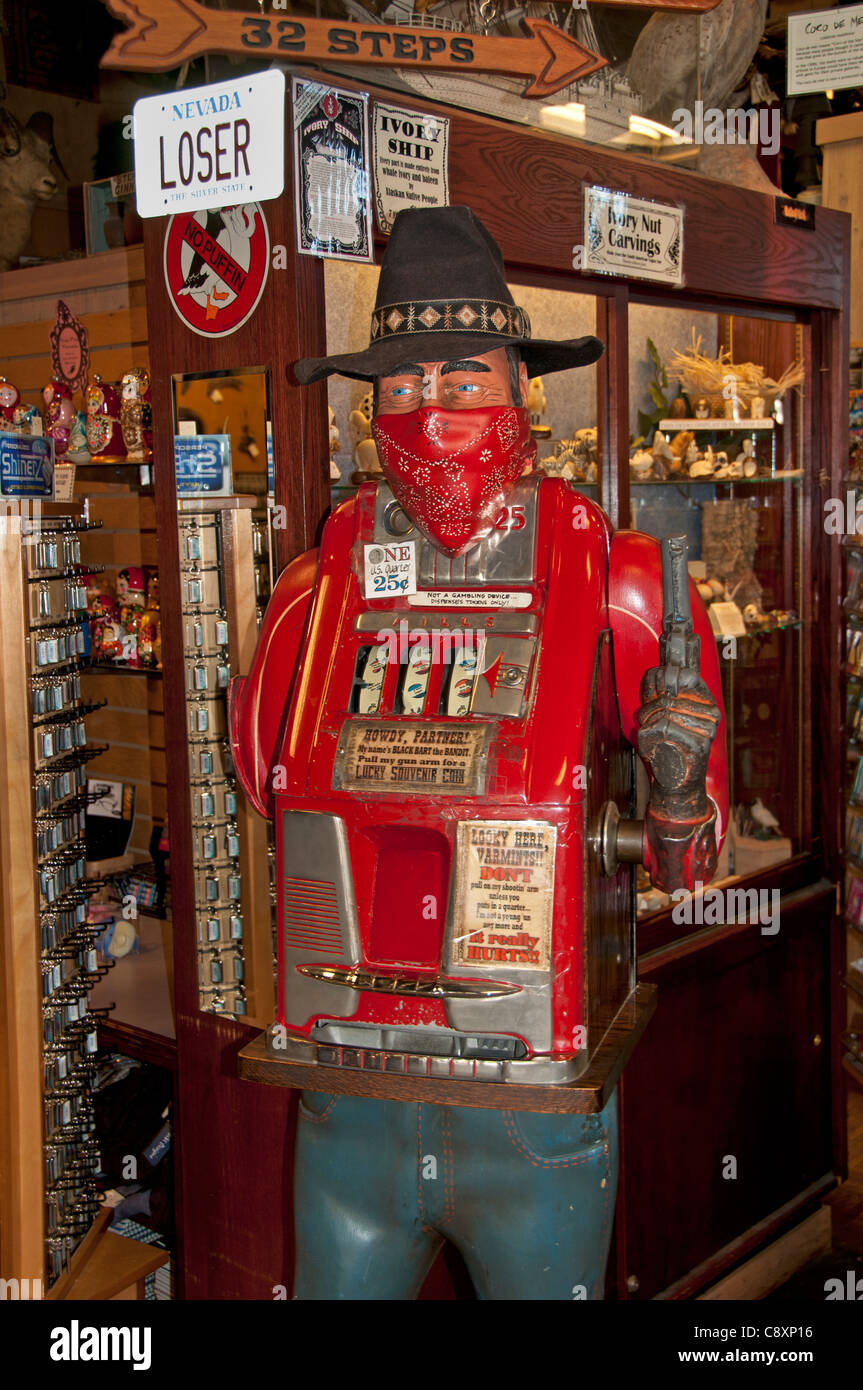 Tourist Shop Market Seattle Bay Waterfront Washington United States slot machine gambling addiction Stock Photo