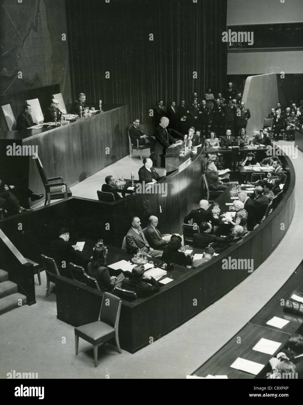 PRESIDENT  HARRY TRUMAN addresses the opening session of the United Nations in 1946 Stock Photo