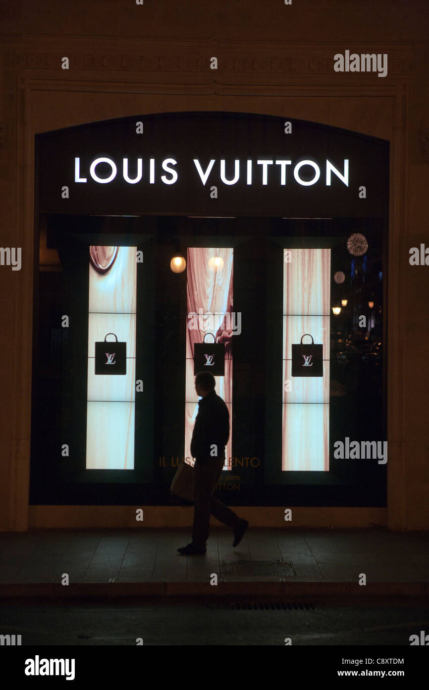 Louis Vuitton Sign on street shop window Rome – Stock Editorial Photo ©  erix2005 #161757380