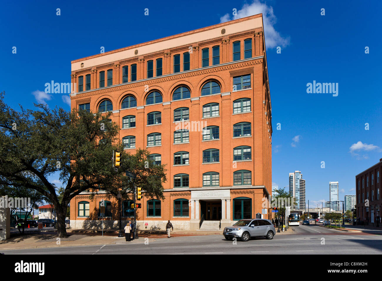 The Texas Schoolbook Depository from which Lee Harvey Oswald shot President John F Kennedy, Dealey Plaza, Dallas, Texas, USA Stock Photo