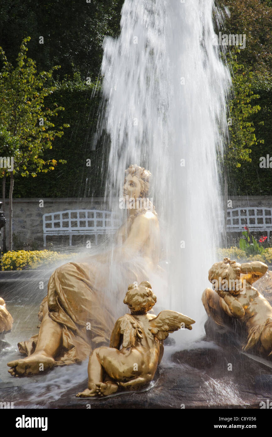 Flora fountain hi-res stock photography and images - Alamy