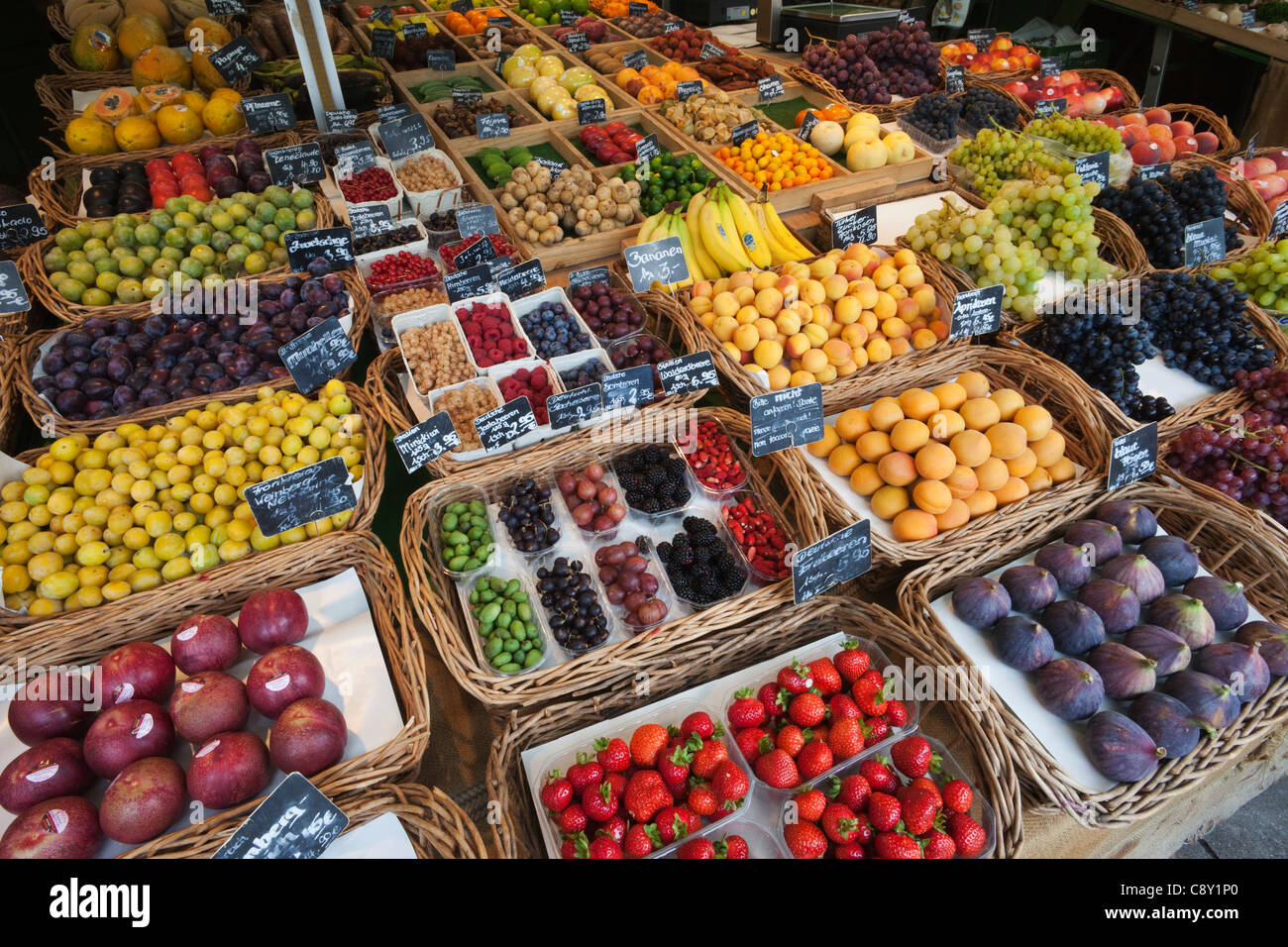 Germany, Bavaria, Munich, Fruit Stall in the Viktualienmarkt Stock Photo