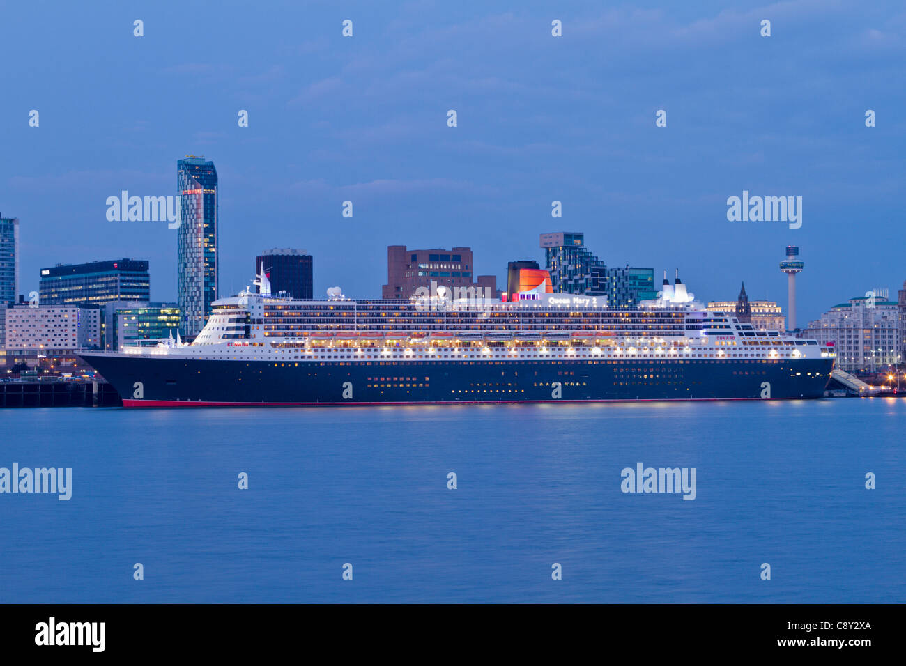Queen mary 2 hires stock photography and images Alamy