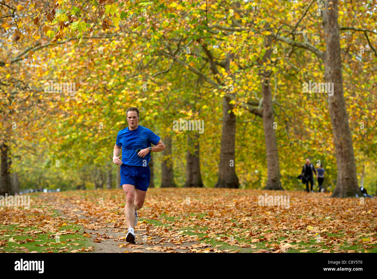 Jogger in st james park london hi-res stock photography and images - Alamy