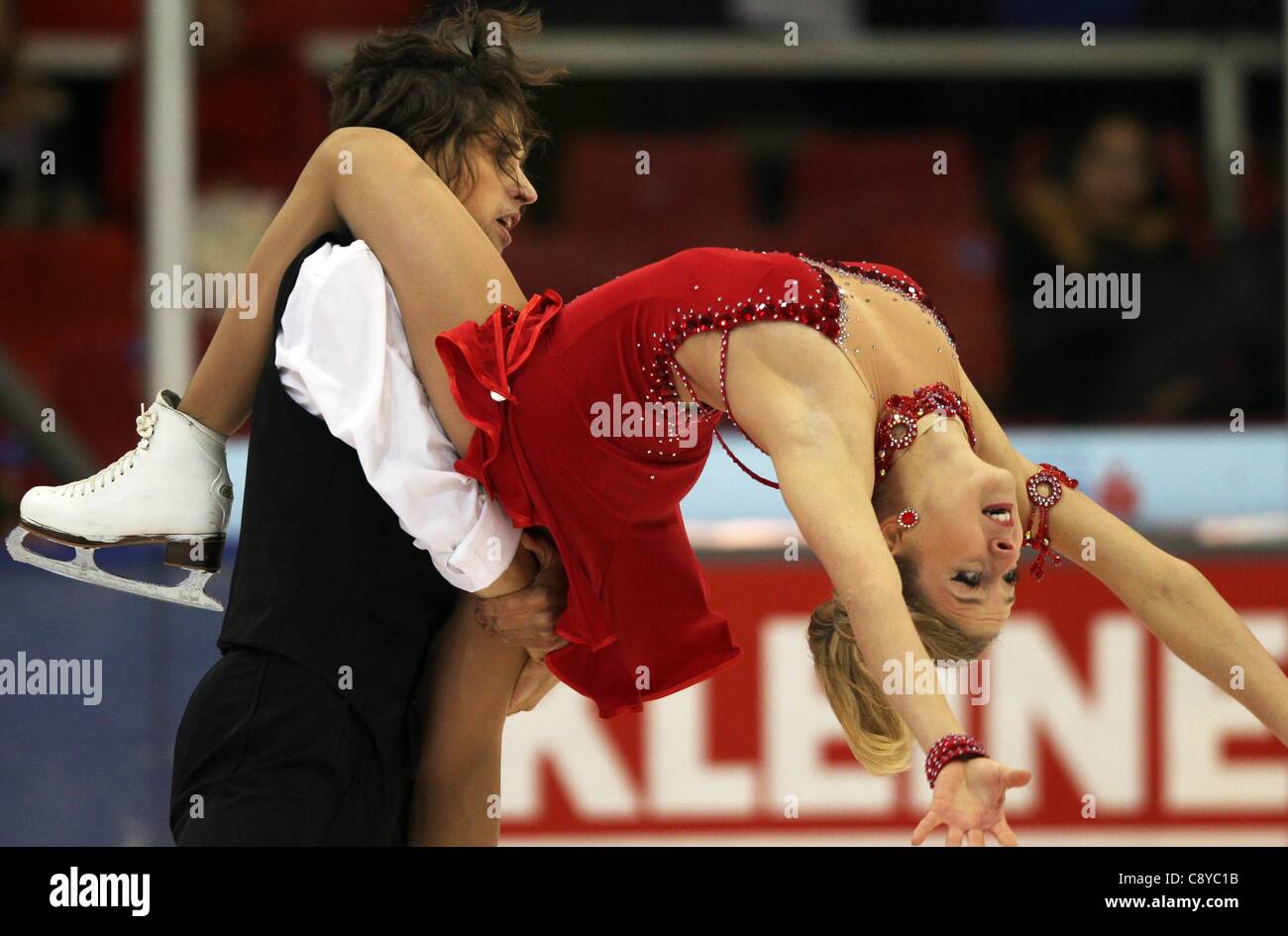 04 11 2011  Figure skating Icechallenge 2011 Graz Austria  General Pairs Class Picture shows Zsuzsanna Nagy and Mate Fejes Hun Stock Photo