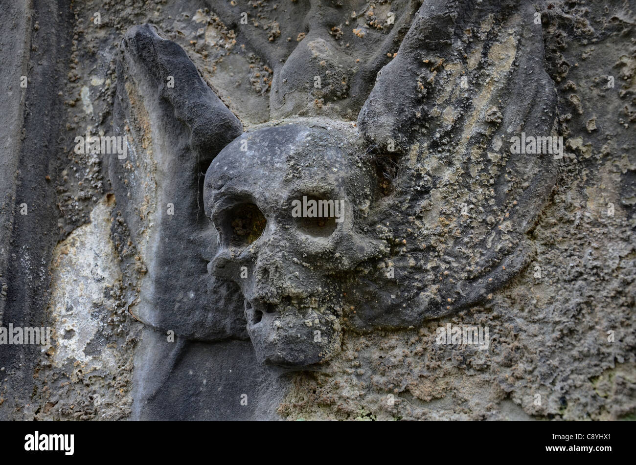 Weathered and worn skull carving on a 17th century tomb in Greyfriars Kirkyard in Edinburgh, Scotland. Stock Photo