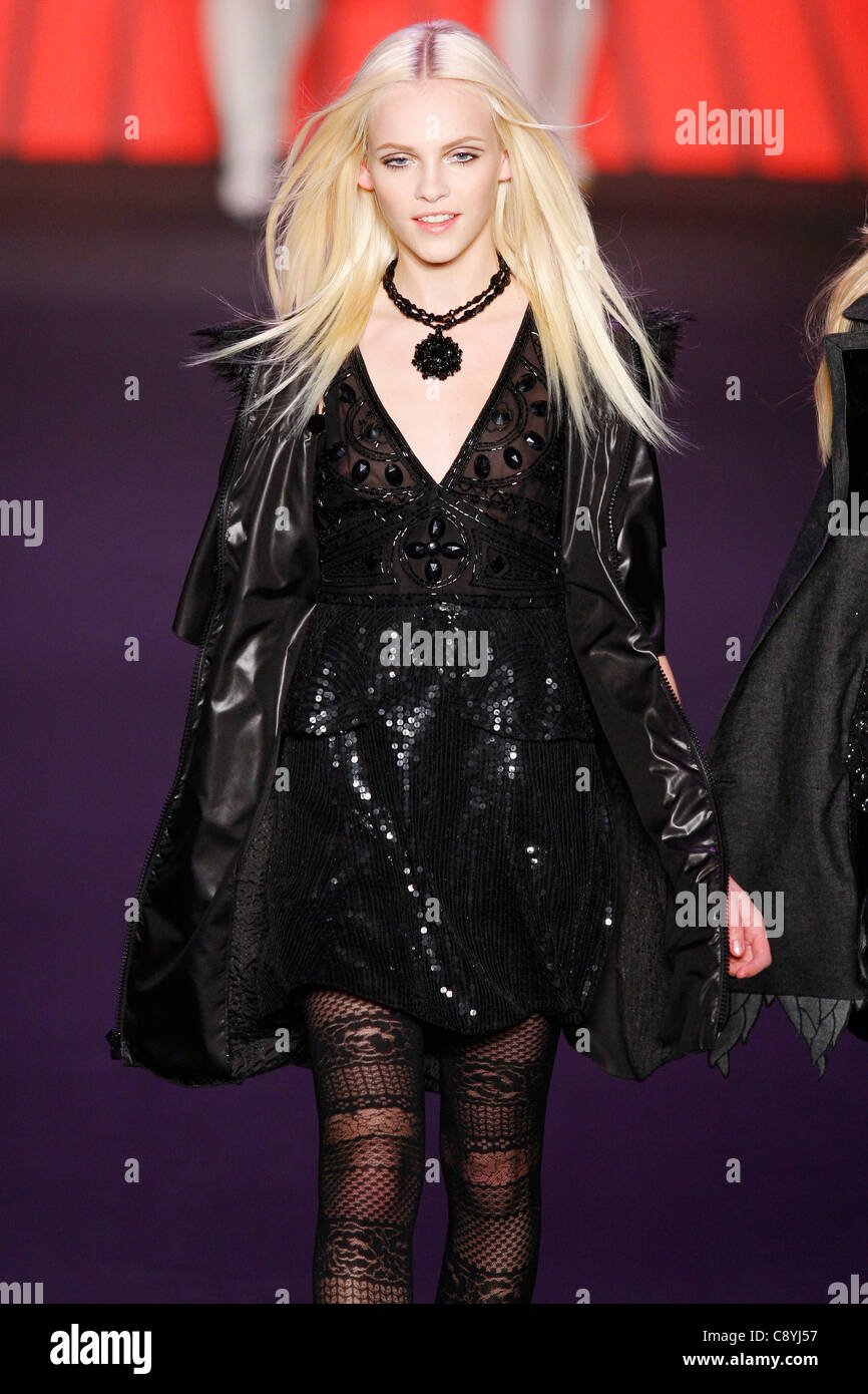 Anna Sui – Runway - Fall/Winter 2011 Collection – New York Fashion Week Stock Photo