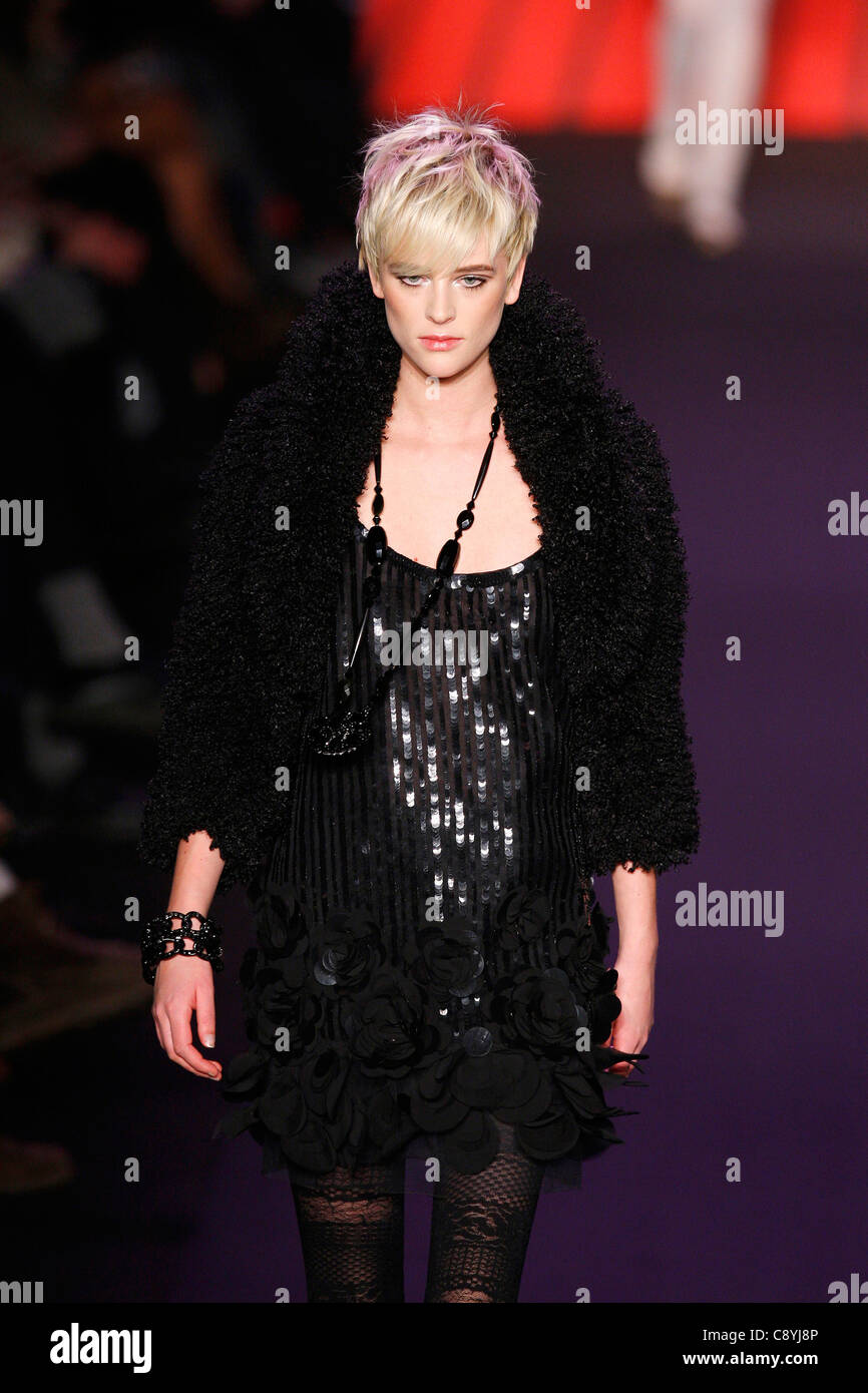 Anna Sui – Runway - Fall/Winter 2011 Collection – New York Fashion Week Stock Photo