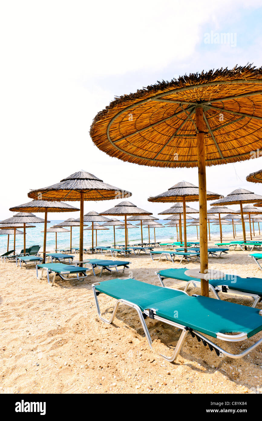 Beautiful empty beach sea hi-res stock photography and images - Alamy