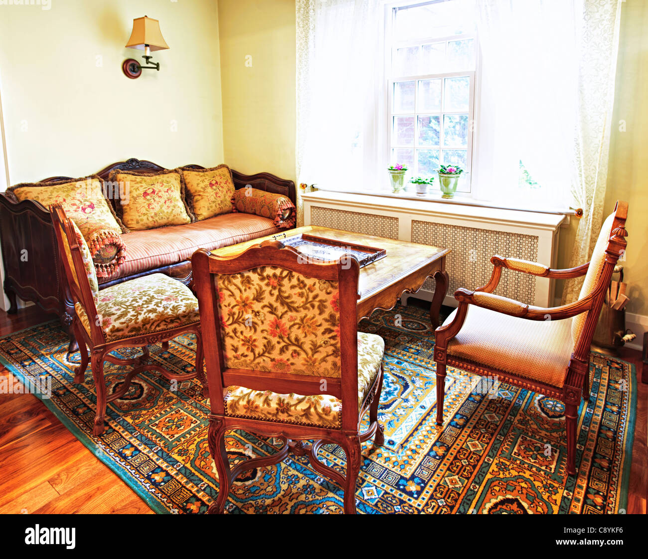 Antique furniture hires stock photography and images Alamy