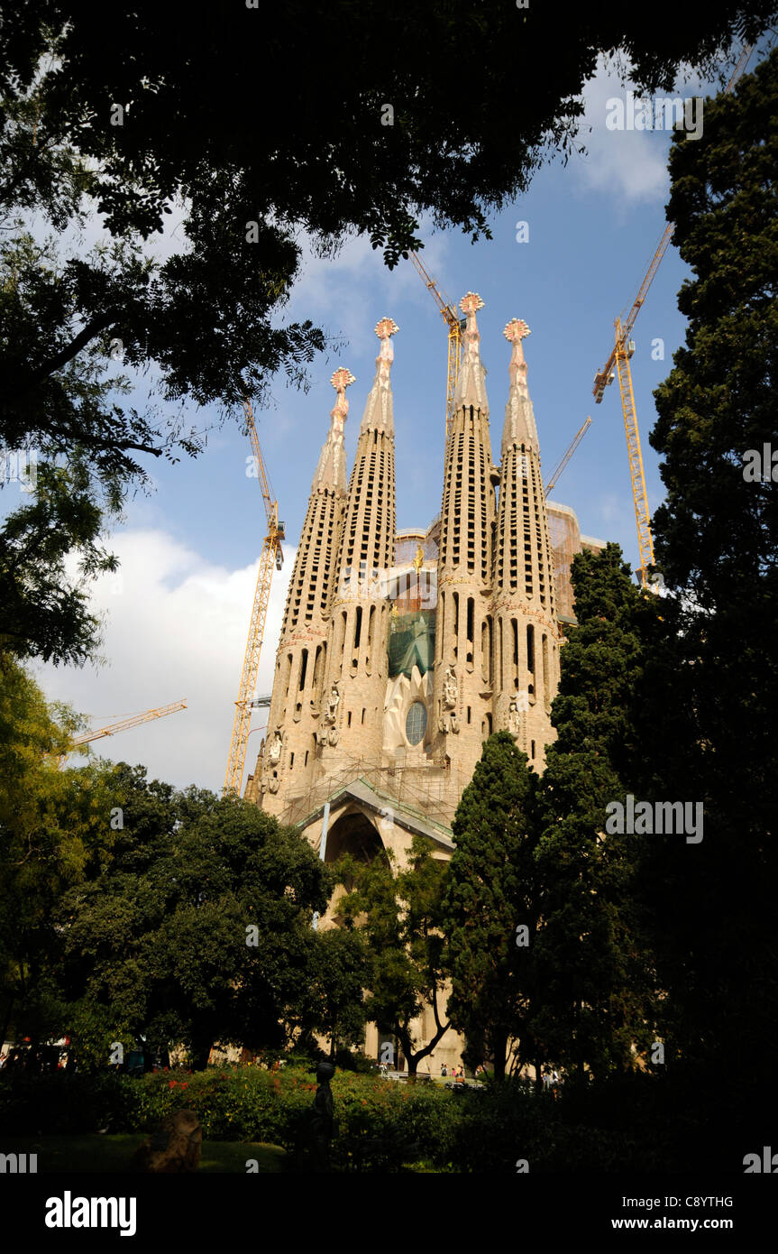 Passion Facade towers, Basílica y Templo Expiatorio de la Sagrada
