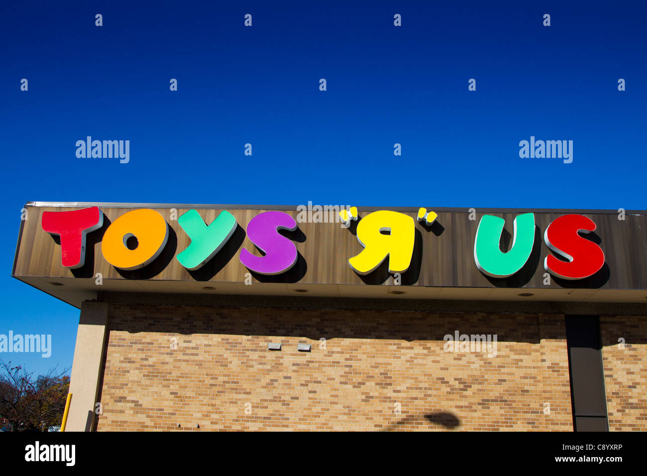 Sign on top of a Toys R Us store Stock Photo Alamy