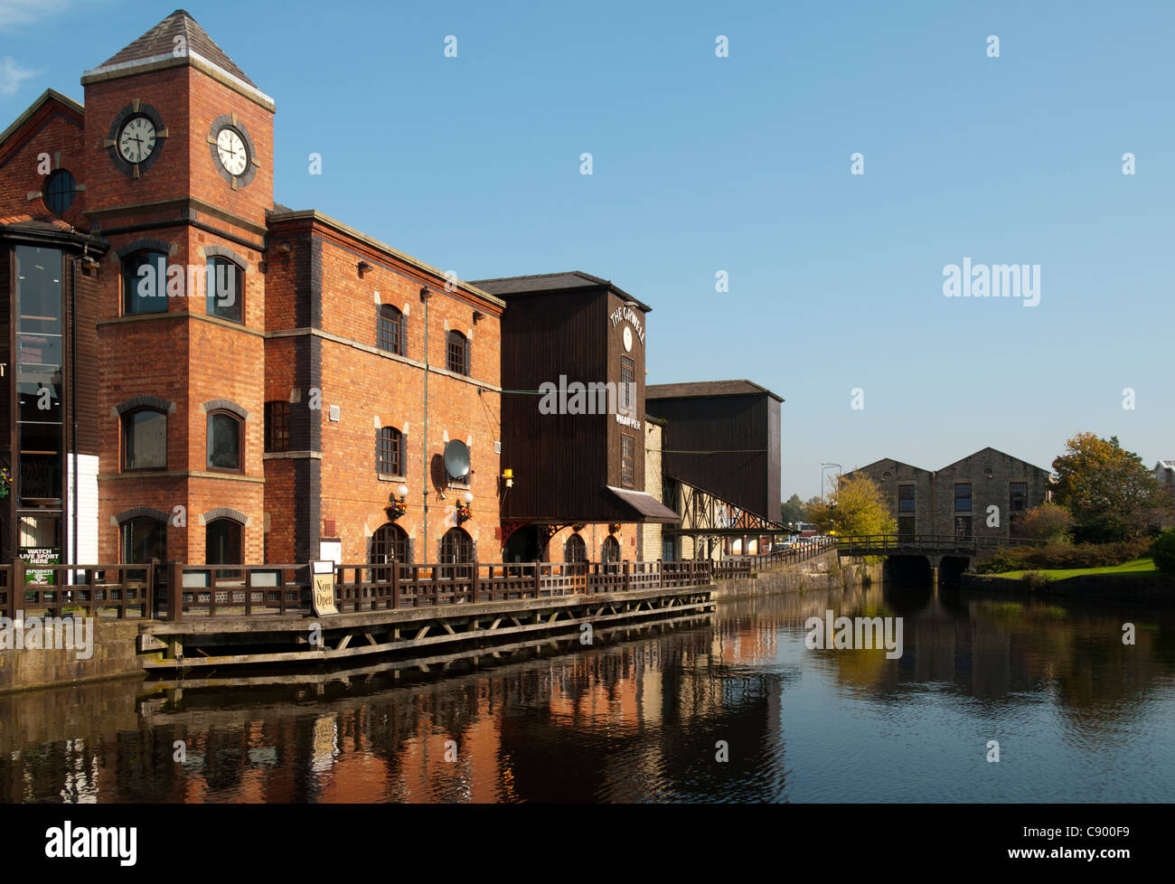 Pub wigan hires stock photography and images Alamy