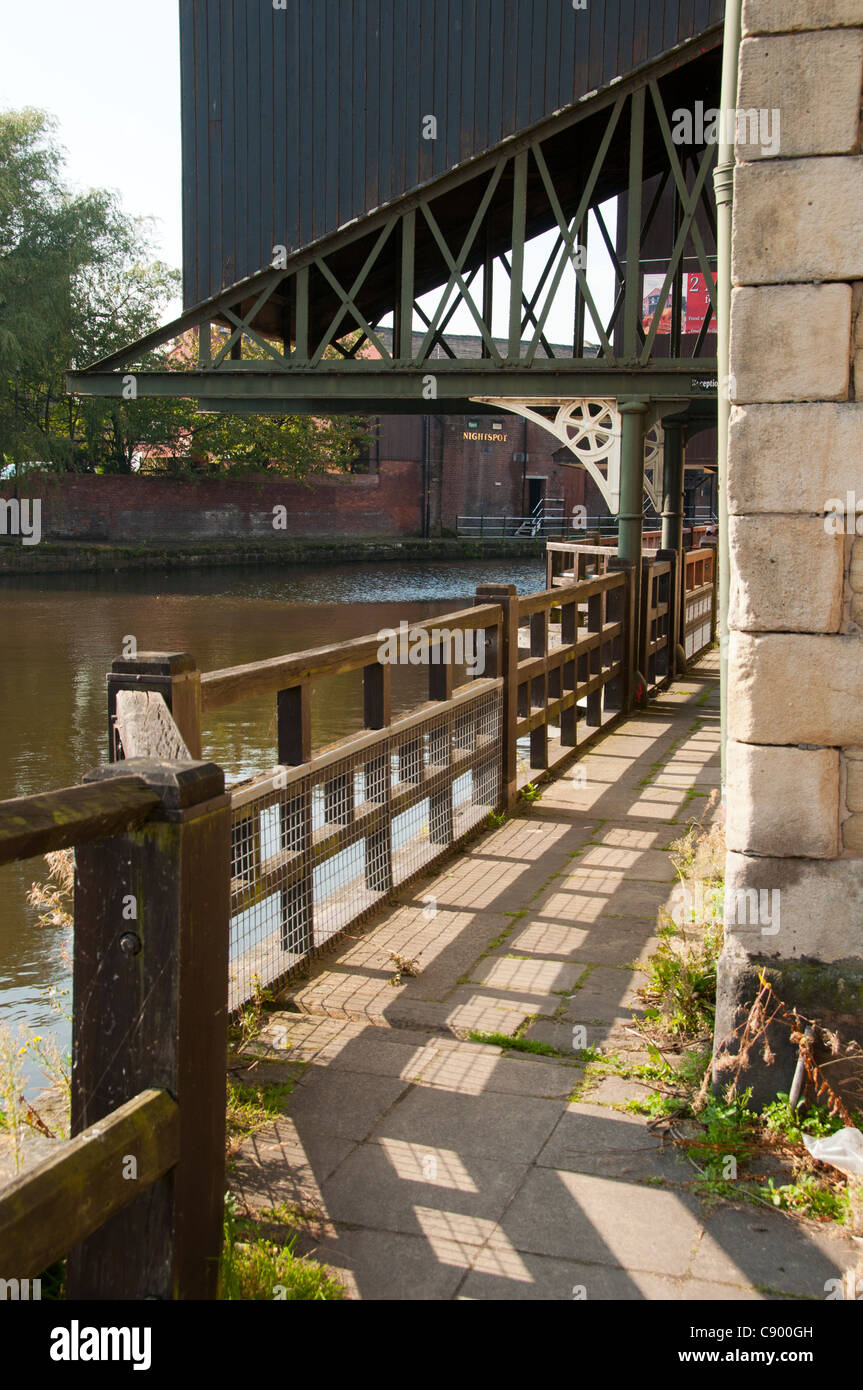Orwell pub leeds liverpool canal hires stock photography and images