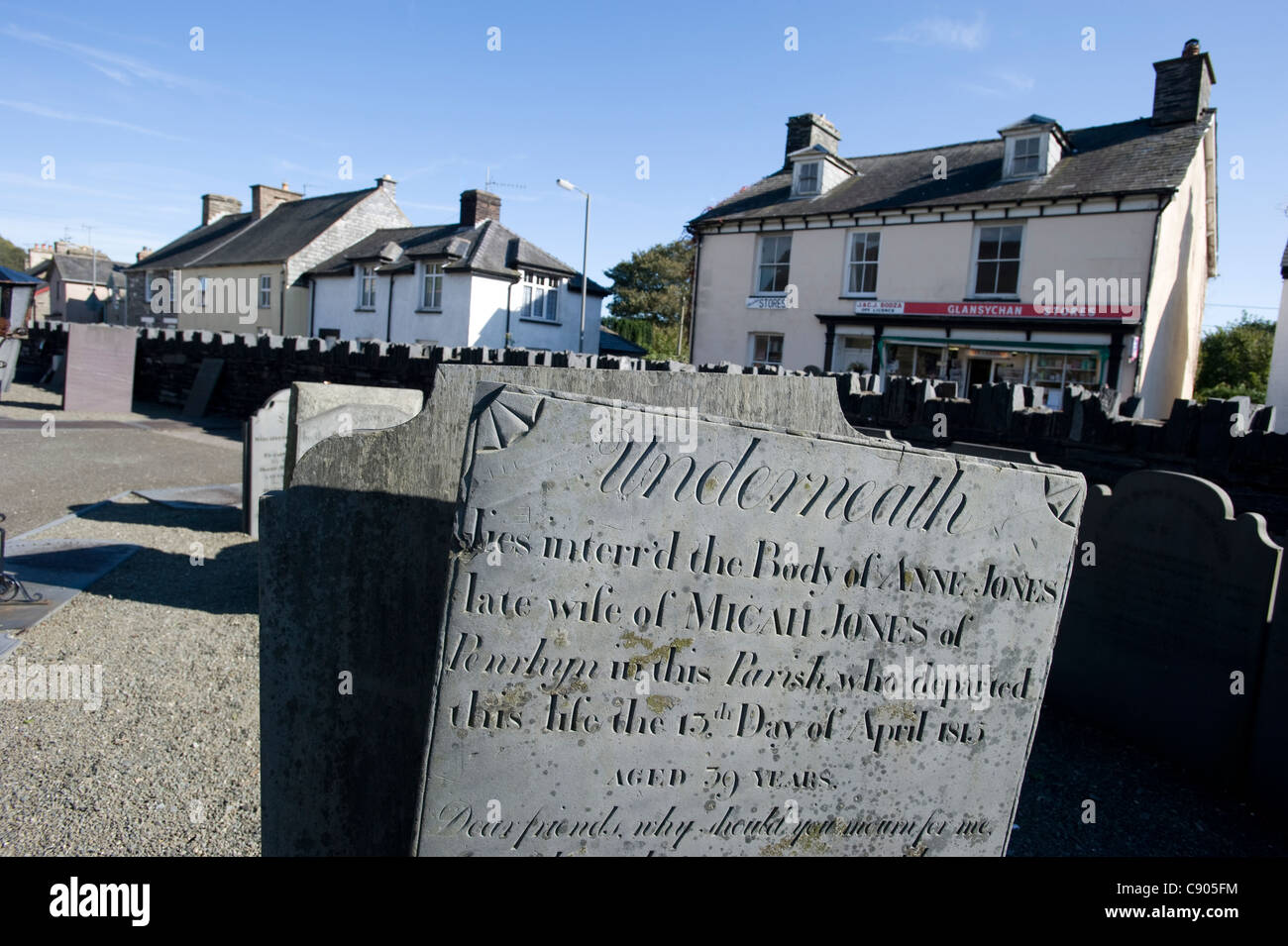 :A slate gravestone inscribed with the epitaph 'UNDERNEATH'; Here lies the body of Anne Jones' in the graveyard of St. Peter Ad Vincula Church in Pennal; Powys; North Wales. Stock Photo