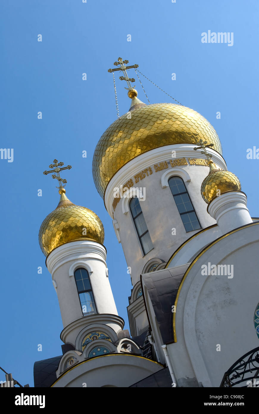 Gold domes of Orthodox Church with cross Stock Photo - Alamy