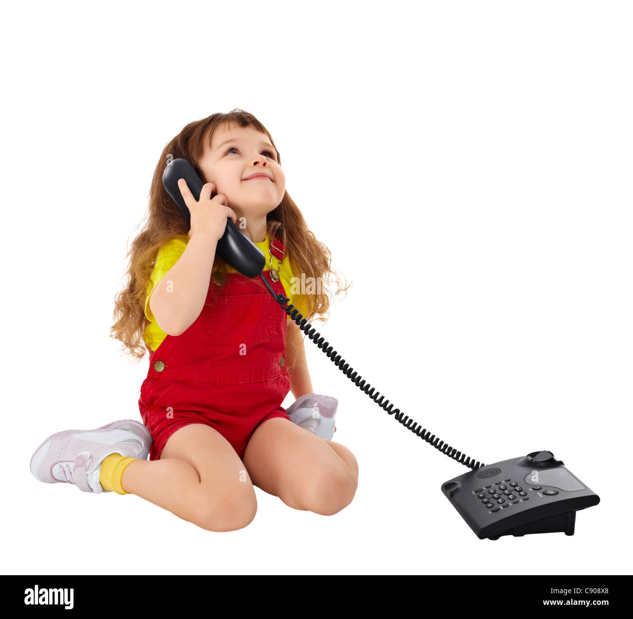 Звонок другу звук. Ребенок с телефонной трубкой. Девочка разговаривает по телефону. Девочка с телефоном. Маленькая девочка с телефоном.