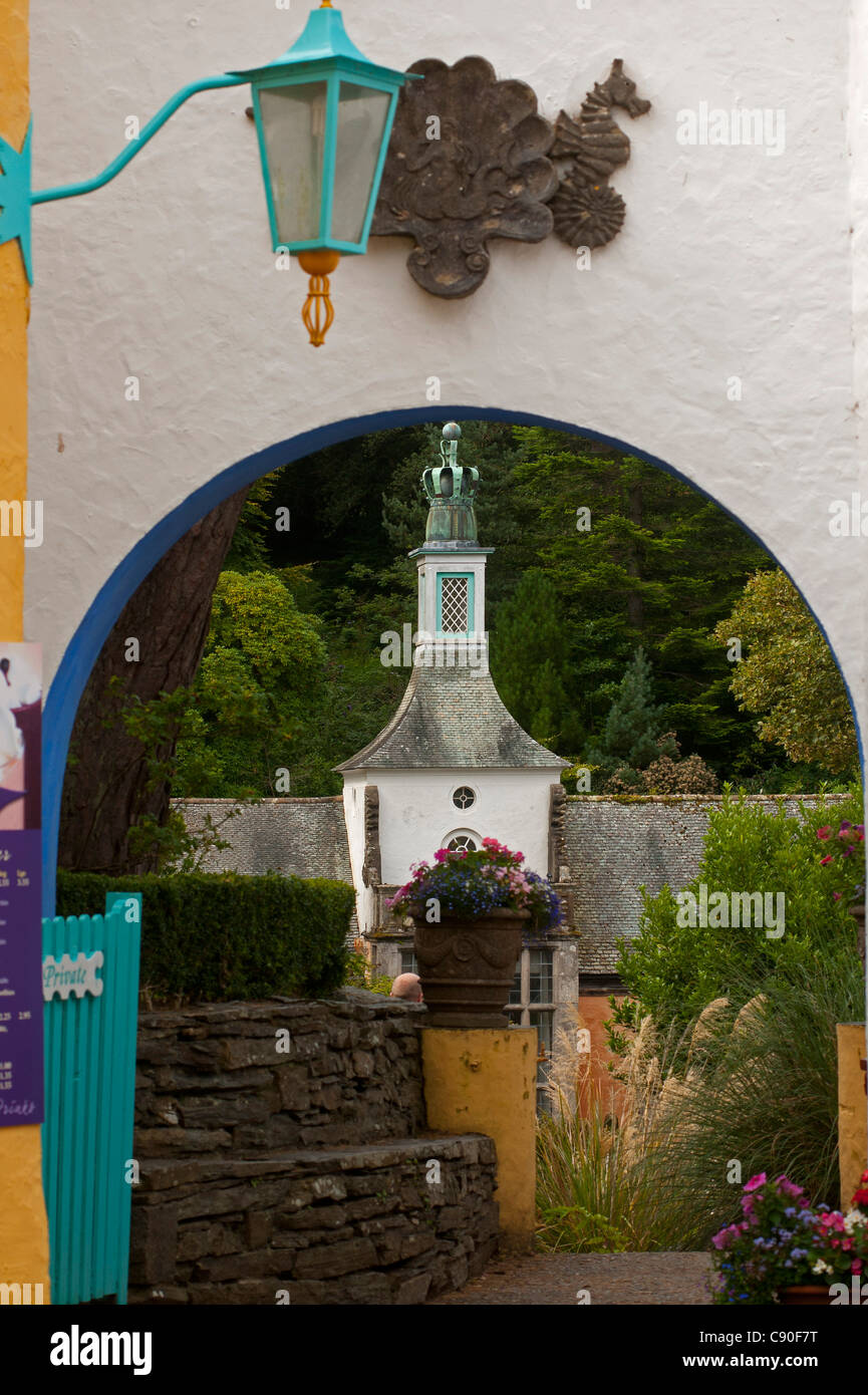 View through an archway The village of Portmeirion founded by Welsh architekt Sir Clough Williams-Ellis in 1926 Portmeirion Wale Stock Photo