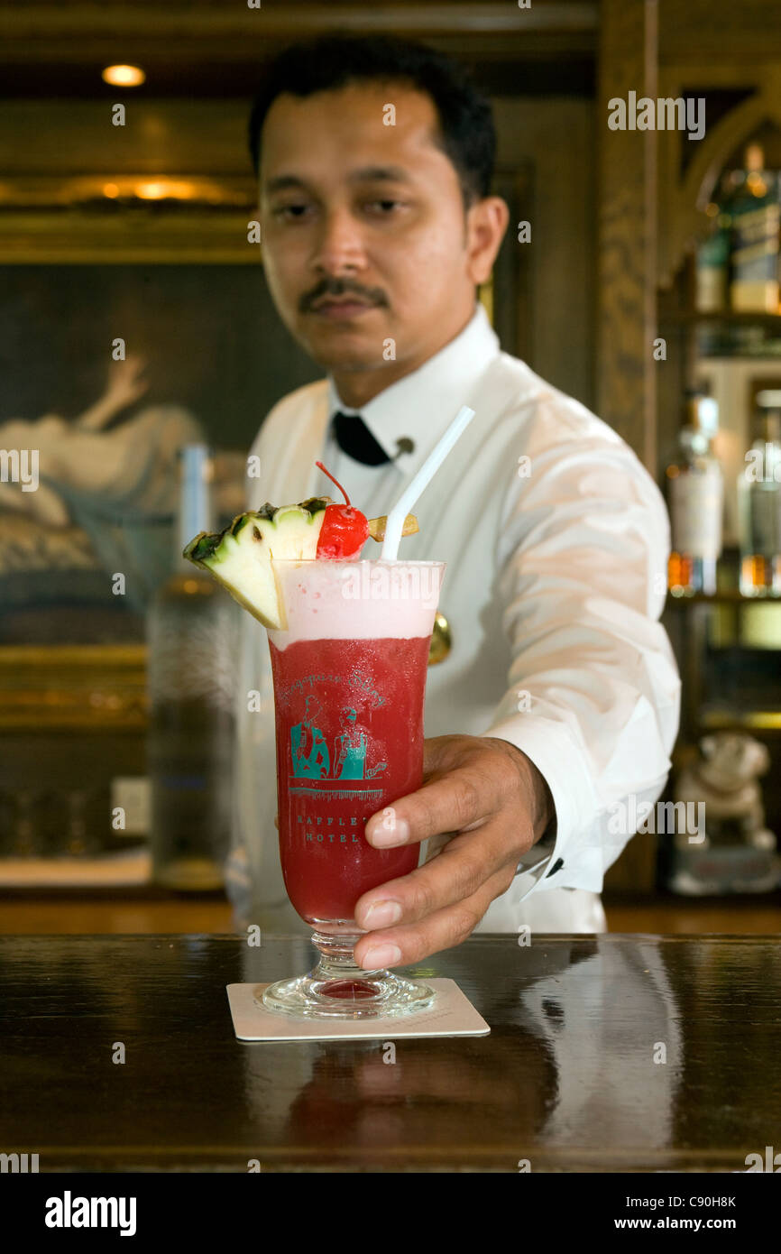 Raffles Hotel barman with 'Singapore Sling' Stock Photo