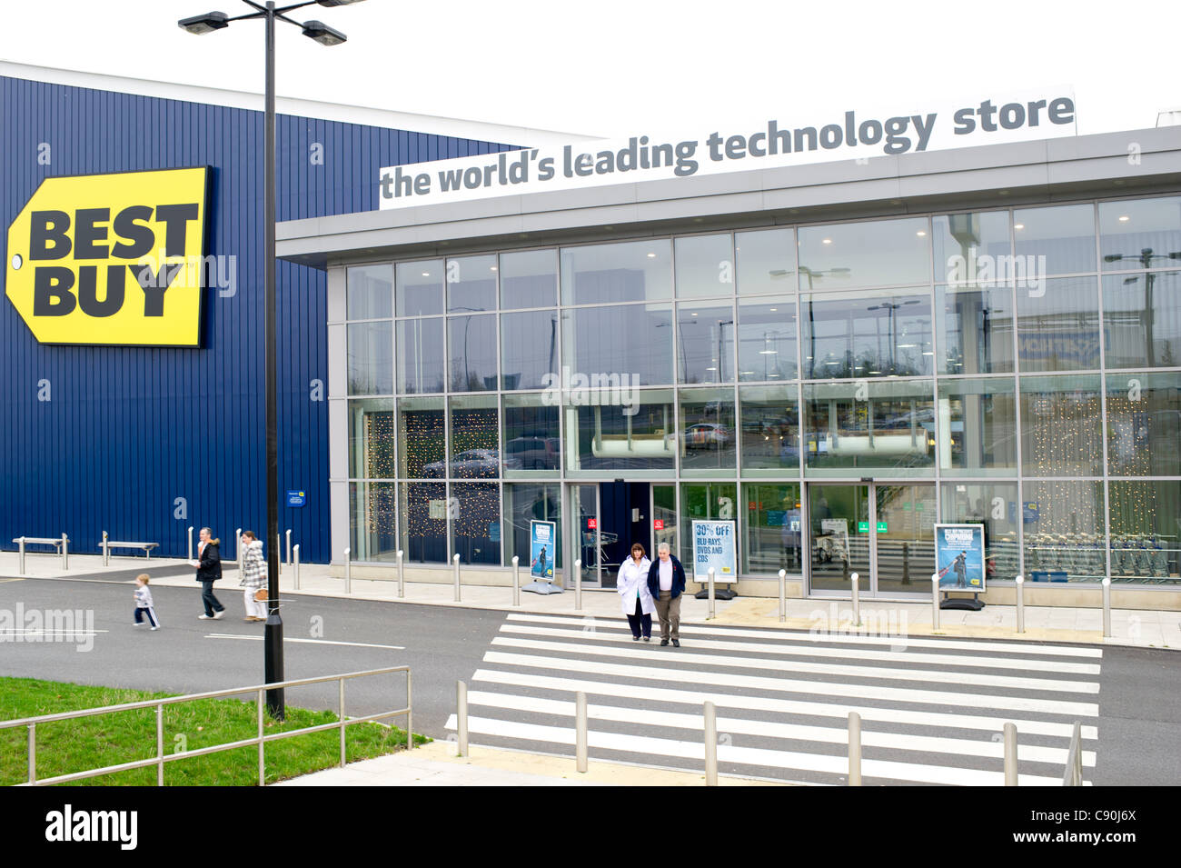 7th November 2011, Lakeside Retail Park, Thurrock, Essex, UK. One of the 11 Best Buy stores that are now going to close after not making a profit since opening. Over a 1000 people have their jobs at risk. Stock Photo