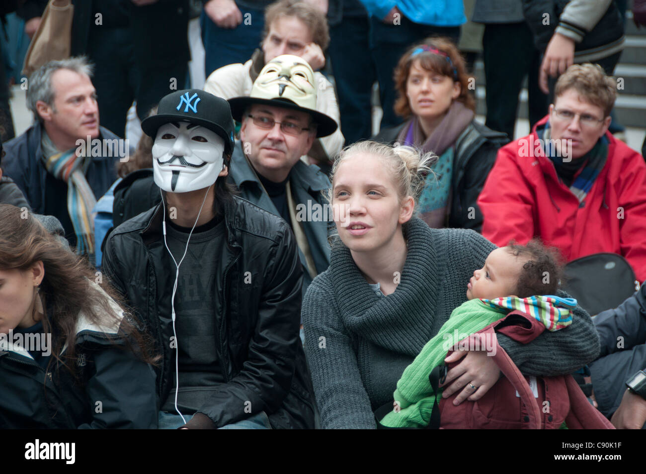 Occupy London. St Paul's. Protest against the city and banks. Crowd listen to speeches. Stock Photo