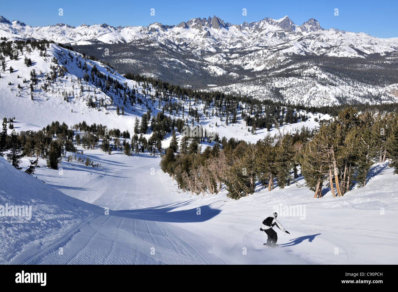 Snow boarder on the slopes at Mammoth Mountain ski area, California, USA, America Stock Photo