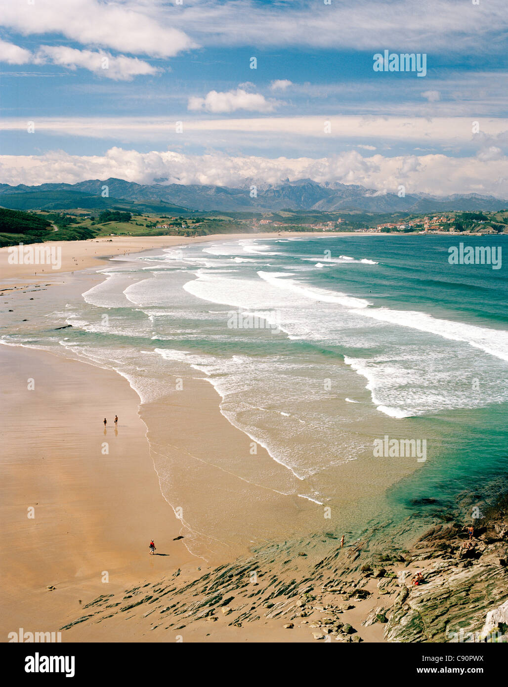 Beach at Playa de Meron, near San Vicente de la Barquera, Parque Natural de Oyambre, western Cantabria, Spain Stock Photo