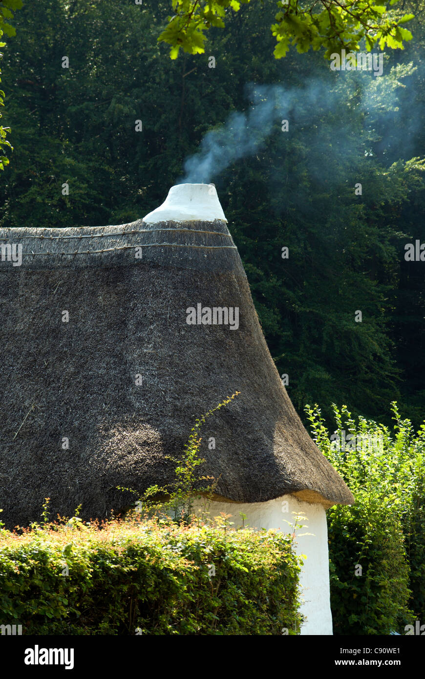 Chimney smoke cottage hires stock photography and images Alamy