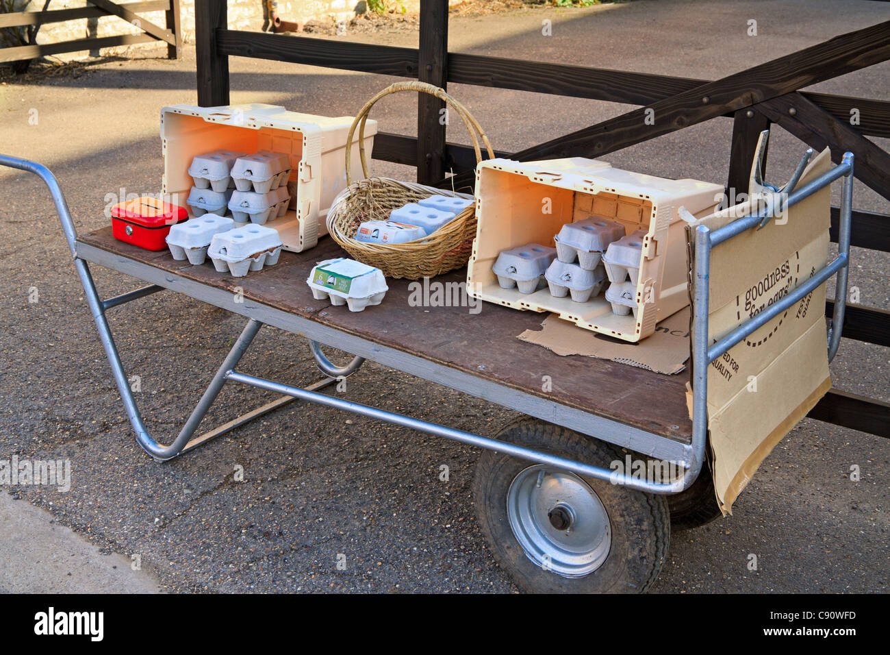 Box eggs sale honesty box hires stock photography and images Alamy