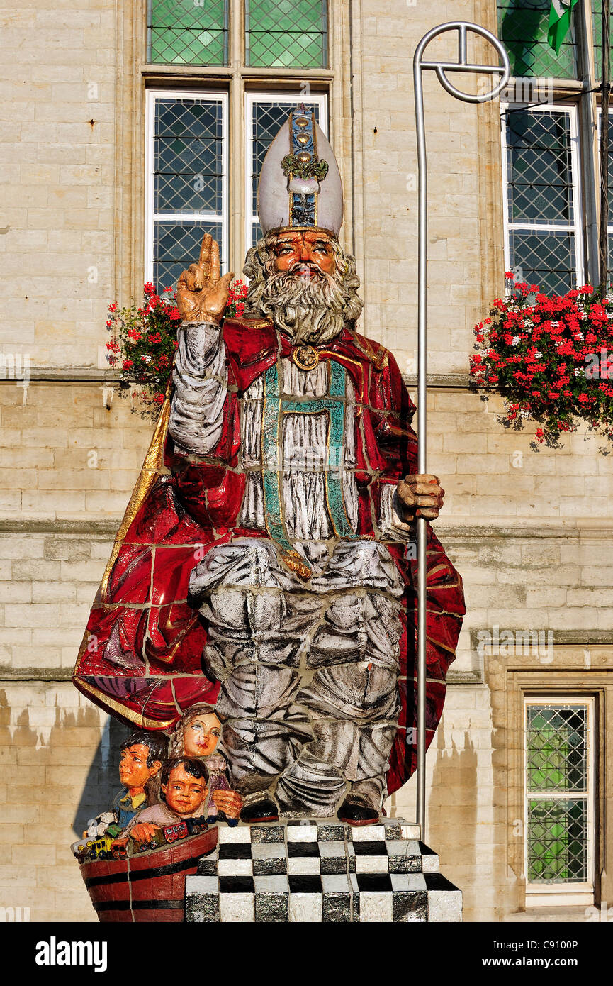 Statue of Saint Nicholas / Nikolaos of Myra / Sinterklaas in front of town hall at Market Square in Sint-Niklaas, Belgium Stock Photo