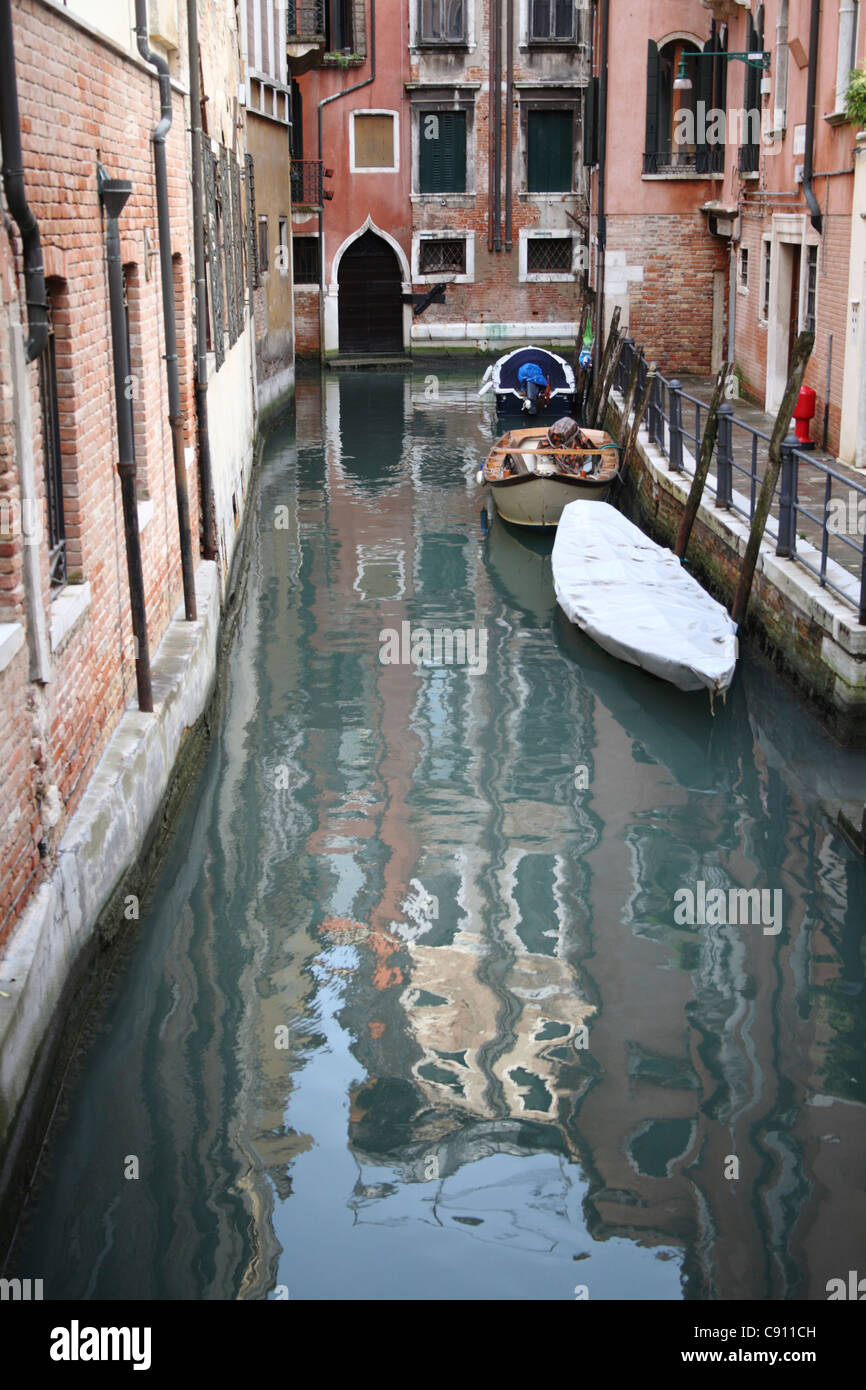Venice vertical street canal hi-res stock photography and images - Alamy