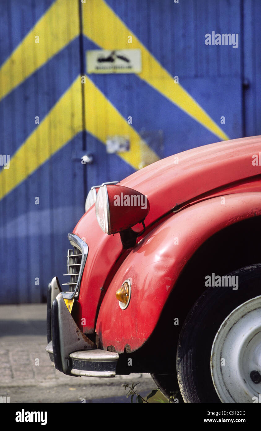 Old Citroën 2CV at used car dealership. Amsterdam, Holland Stock Photo Alamy