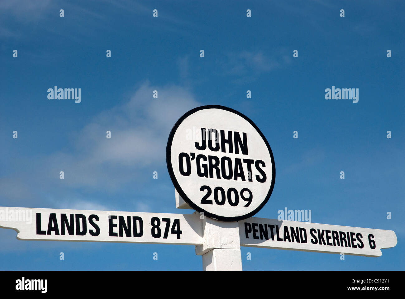 Sign at John O'Groats Scotland pointing the way to Lands End. John O'Groats is the most northern point on the UK mainland and Stock Photo