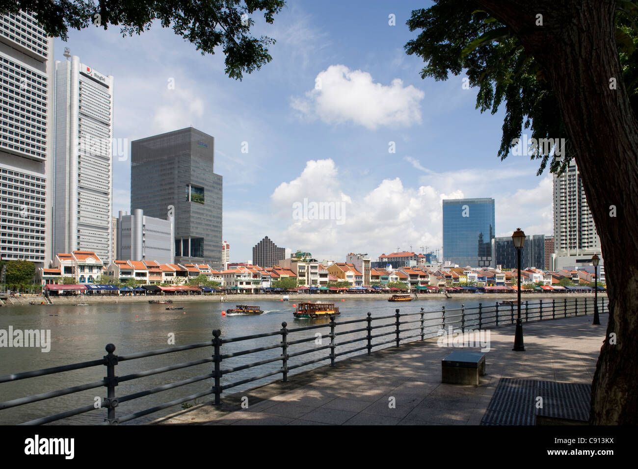 The Singapore River:  view to Boat Quay from promenade Stock Photo
