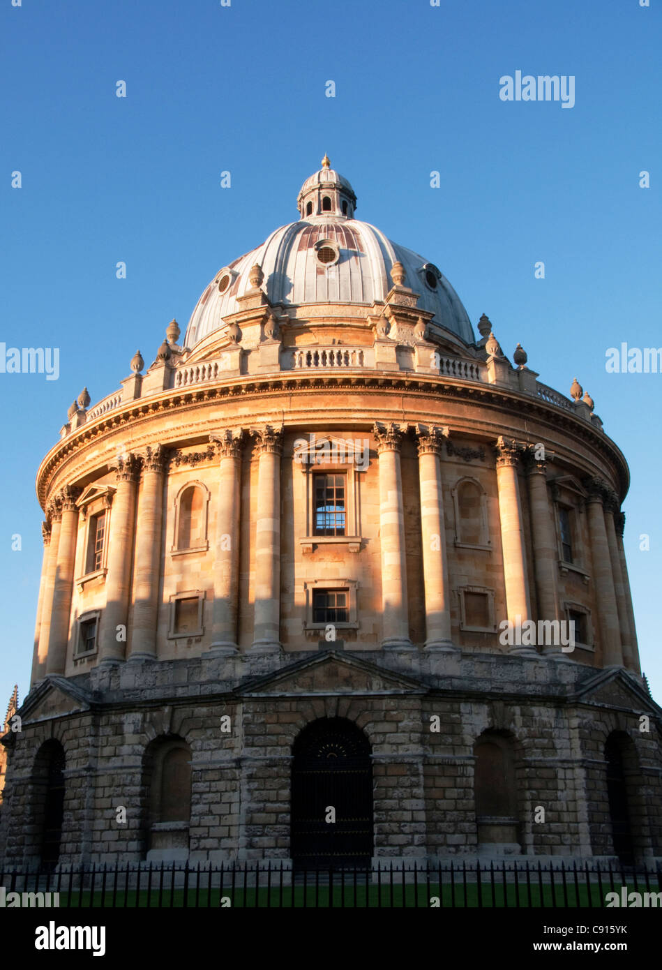 The Radcliffe Camera is a building in Oxford England designed by James Gibbs in the English Baroque style and built in Stock Photo